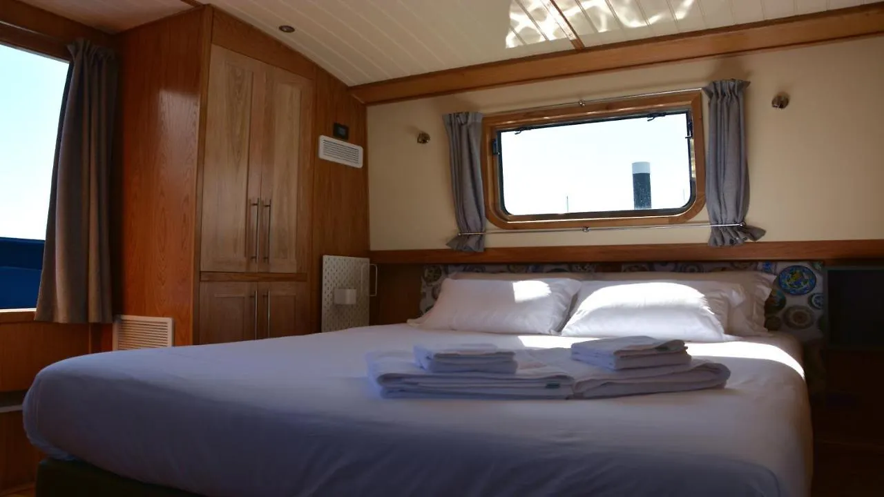 Botel Tagus Marina Hotel Lisbon